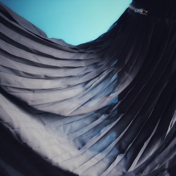 Pleated Black Maxi - flowing - Picture 2 of 6